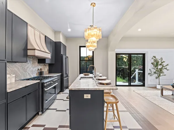 83 Liberty Place image 3 of 39