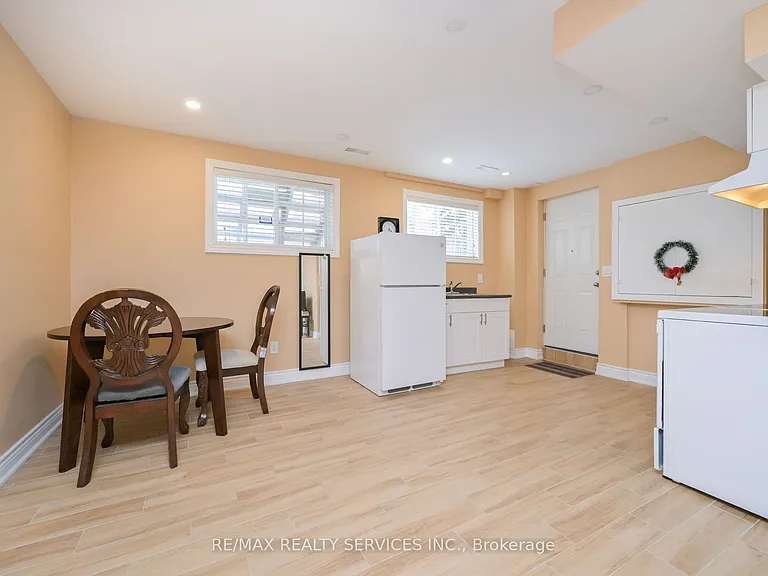 42 Brambirch Cres — Photo 11