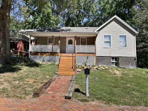 1013 Kearney St, Atchison, KS 66002