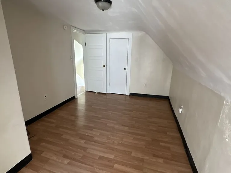 521 Locust Ave — Photo 9