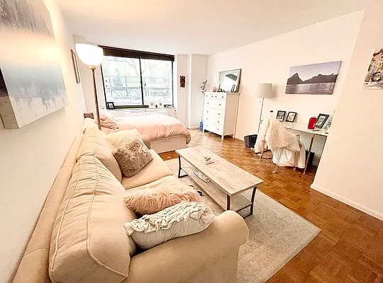 Rented by Tabak Real Estate | media 2