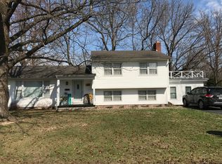 421 W 5th St, Benton, IL 62812