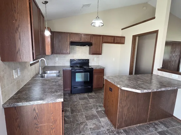 1230 W 43rd St S, Wichita, KS 67217