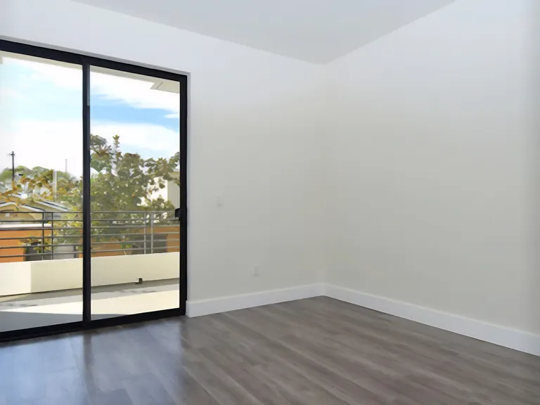 1046 S Serrano Ave #301 — Photo 5