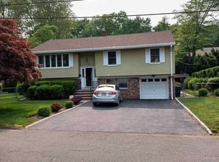 96 Pine St, Closter, NJ 07624