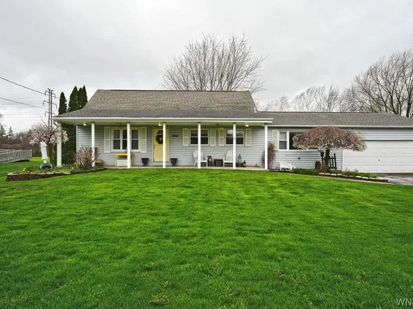 5986 Mayflower Rd, Niagara Falls, NY 14305