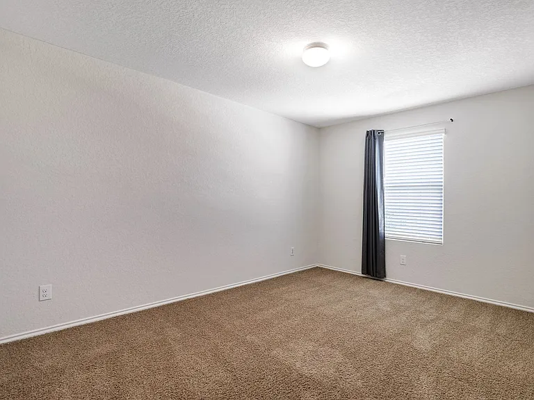 2850 Lindenwood Run — Photo 27