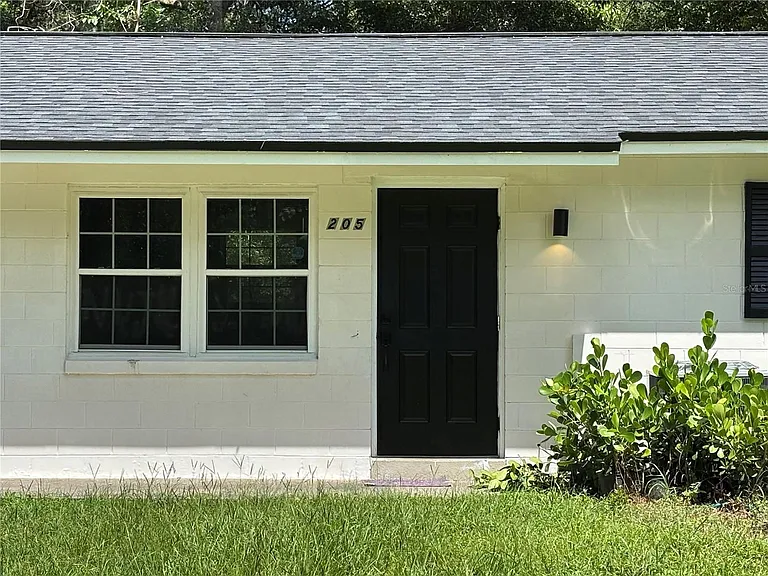 205 S Chandler Ave — Photo 3