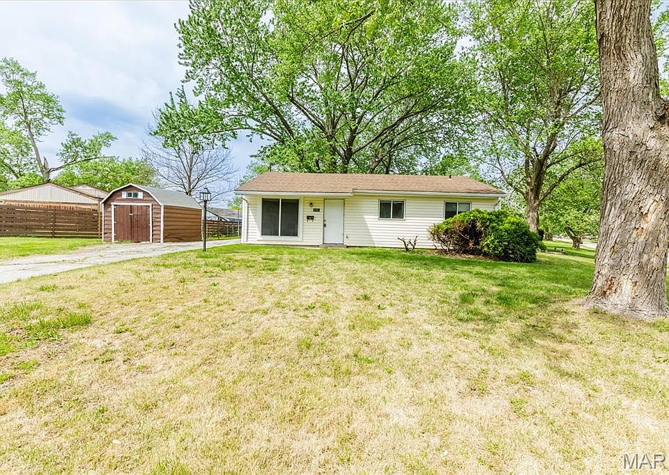 1st image of 2435 6th Ln