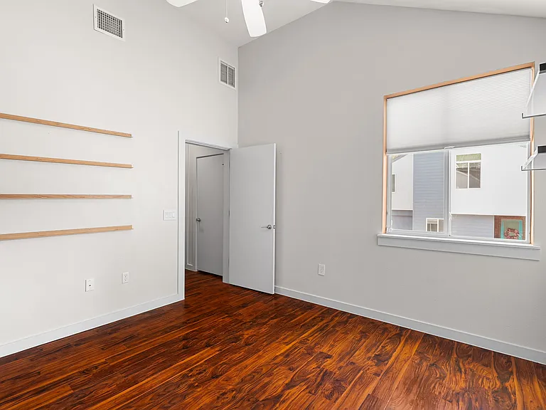 705 N Bluff Dr #6 — Photo 24