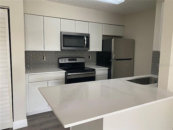 4th image of 2521 Grassy Point Dr Unit 111