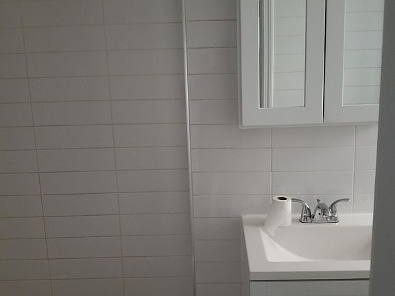 3rd image of 865 E 181st St #5B