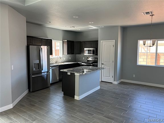 4th image of 824 Vista Grande Drive