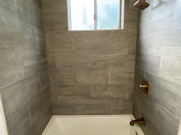 2nd image of 959 3/4 N Vendome St #9467947