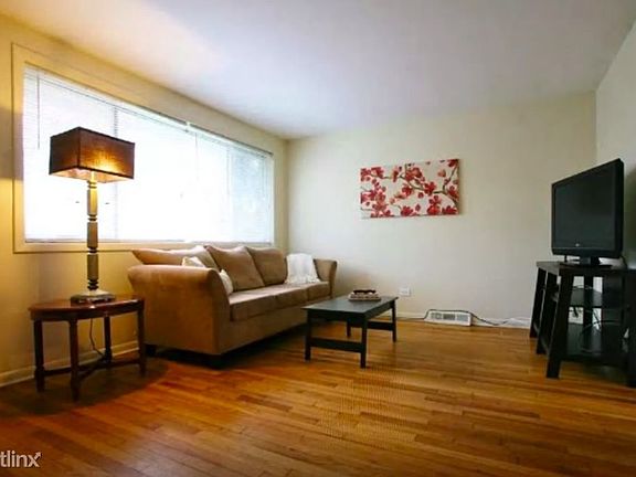 3rd image of 1424 W Lill Ave #House