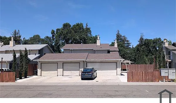 2535 Antoine Ct — Photo 16