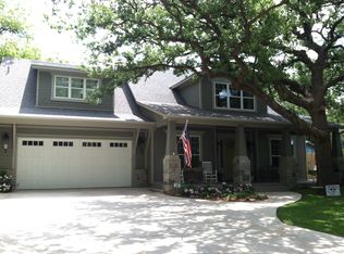 907 Cherry St, Graham, TX 76450