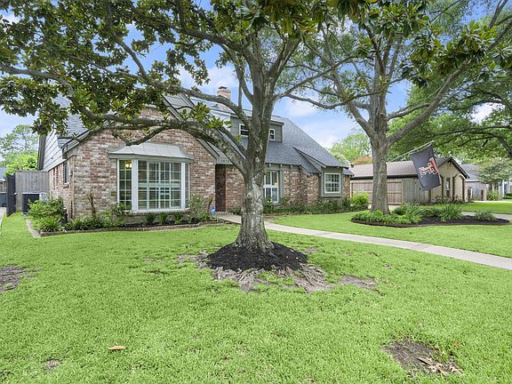 3rd image of 10707 Holly Springs Dr