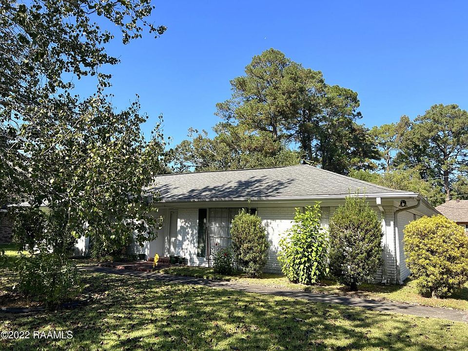 1st image of 404 Wildwood Dr