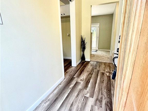 3rd image of 1586 Kingsley Ave