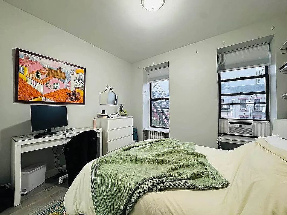 1st image of 17 Saint Marks Pl APT 20