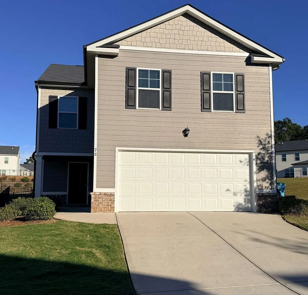 4 bed, 2.5 bath, 1929 sqft, $2,299 — Photo 2