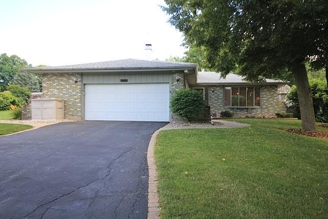 1st image of 39W467 Hemlock Dr