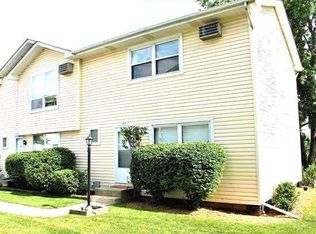 130 Raintree Ct, Aurora, IL 60504