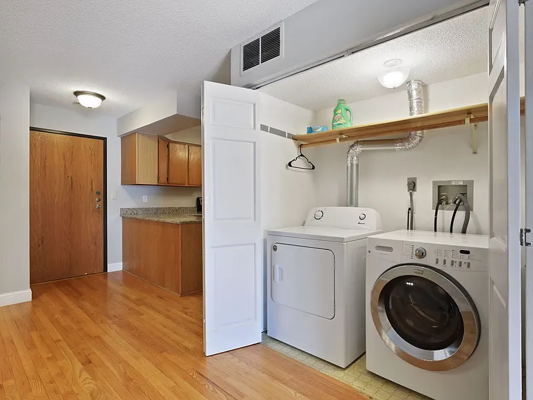 232 Franklin Ave W #206 — Photo 22