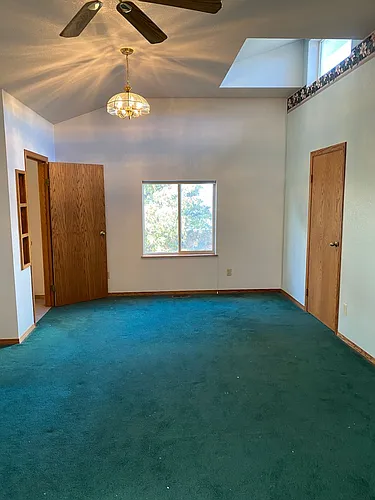 4800 Airway Dr NE Photo 1