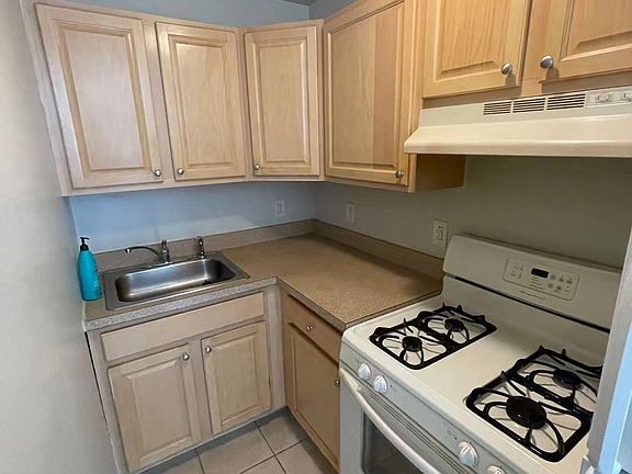 4th image of 139 Whitman Ave