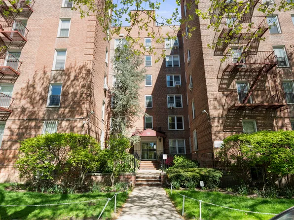 221 Mcdonald Avenue image 1 of 18