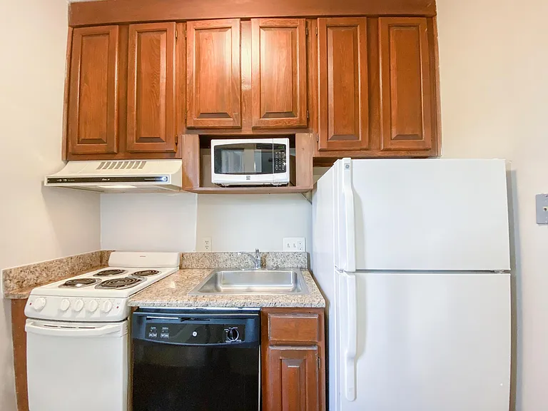7530 Saint Charles Ave #M — Photo 3
