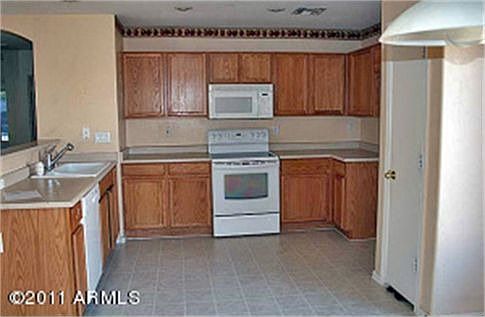 3rd image of 7028 W Rose Ln