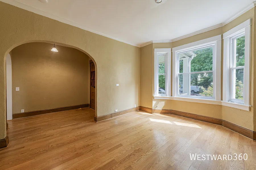 Spacious 2-Bedroom Apartment with Finished Basement in Rogers Park — Photo 3