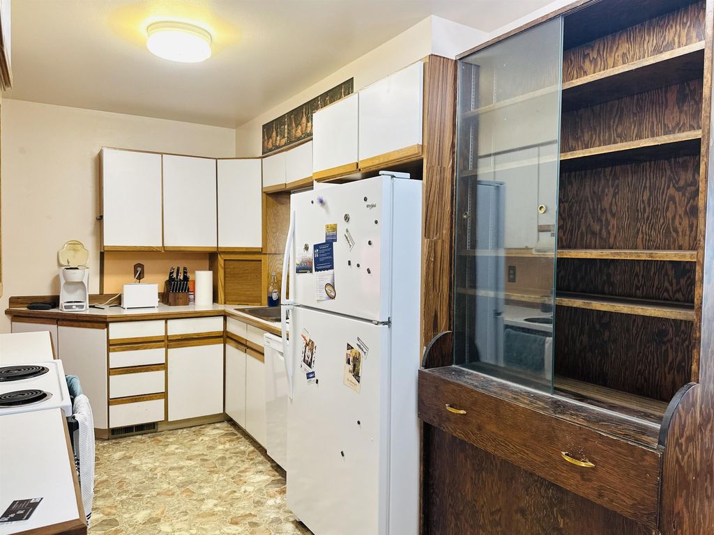 1105 McDougall Dr, Lander, WY - More