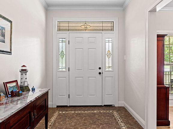 5th image of 82 Northlake Cir