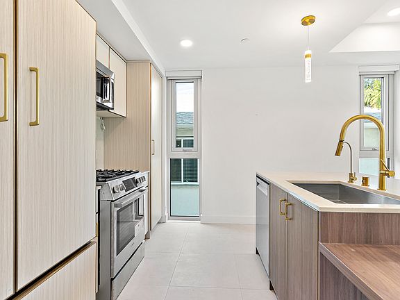 4th image of 1257 N Sweetzer Ave #301
