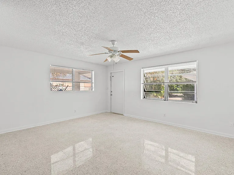 211 Sunrise Ave #5 — Photo 10