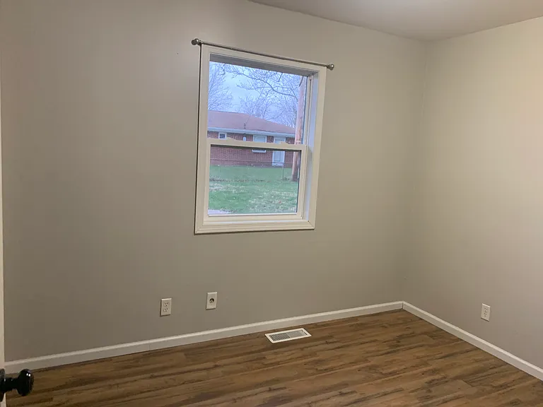 2117 W Surrey Dr — Photo 12