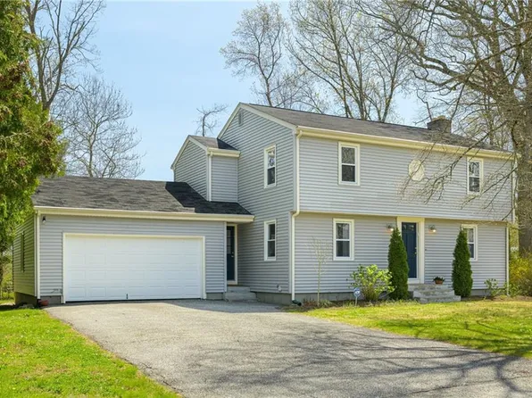 4 Beaver Rd, Barrington, RI 02806