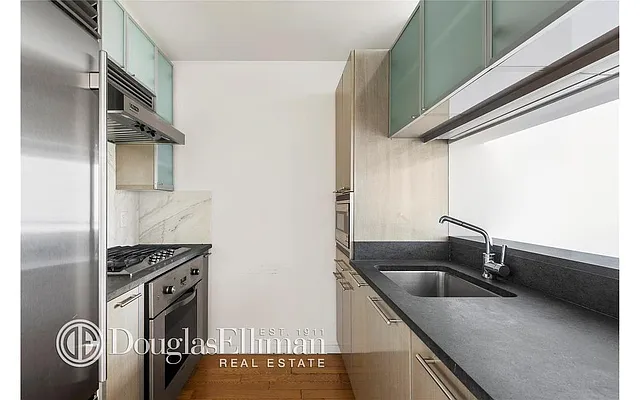 Rented by Douglas Elliman | media 15