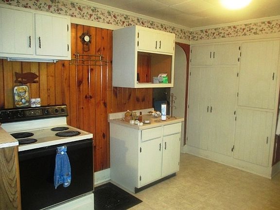 3rd image of 518 W Pearl St