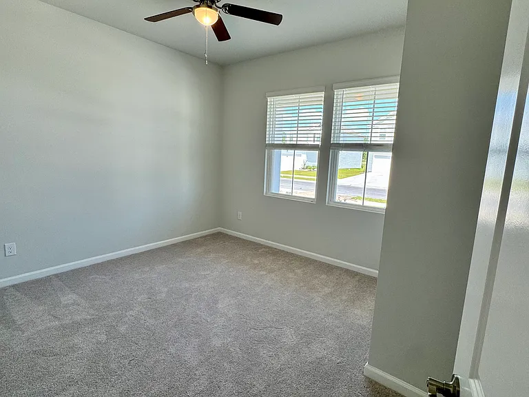 548 Coronado Ave — Photo 5