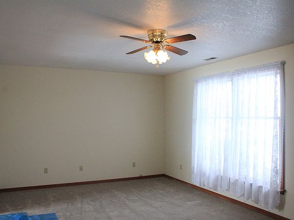 3rd image of 2106 Canyon Dr