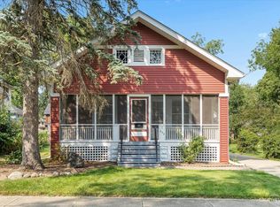 632 Oak Ave, Aurora, IL 60506