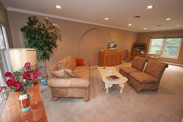 2nd image of 863 Teller Ln