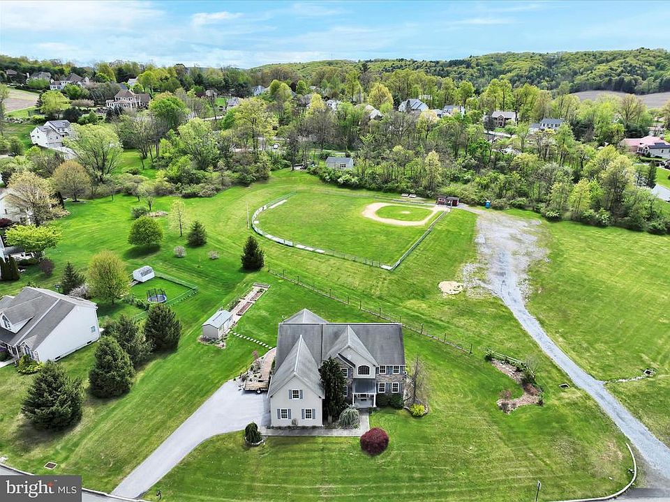 1st image of 3041 Ridgeview Dr