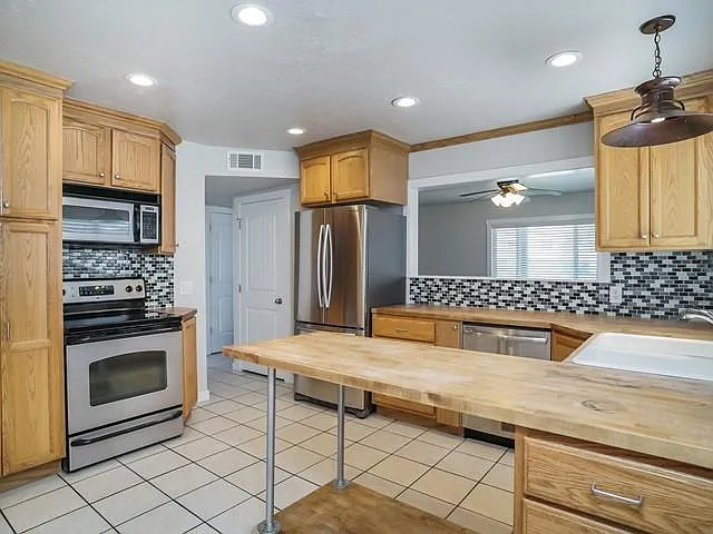 2561 E 6550 S — Photo 20