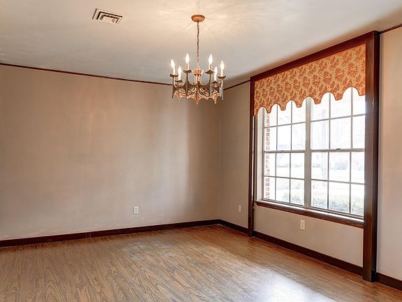 5th image of 106 Tampico St